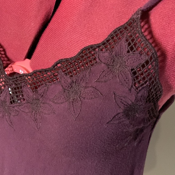 Deep purple tank top - Picture 2 of 3